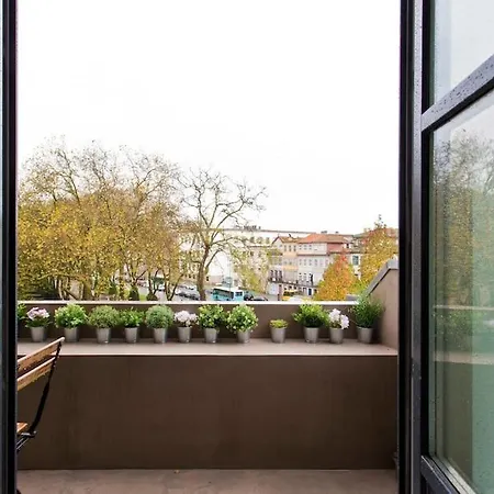 Aposentus - Stylish Downtown Loft Apartment