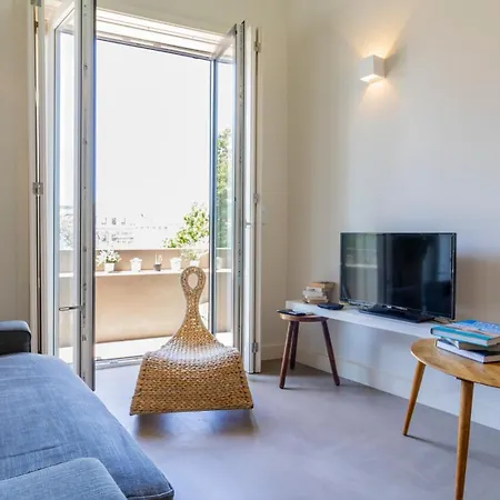 Aposentus - Stylish Downtown Loft Apartment